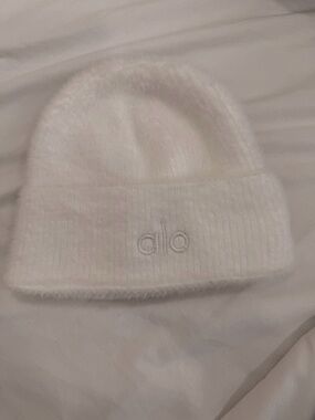 ALO Yoga Kids Cream Knit Beanie with Embroidered Logo